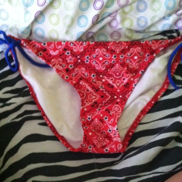 Swimwear bottoms