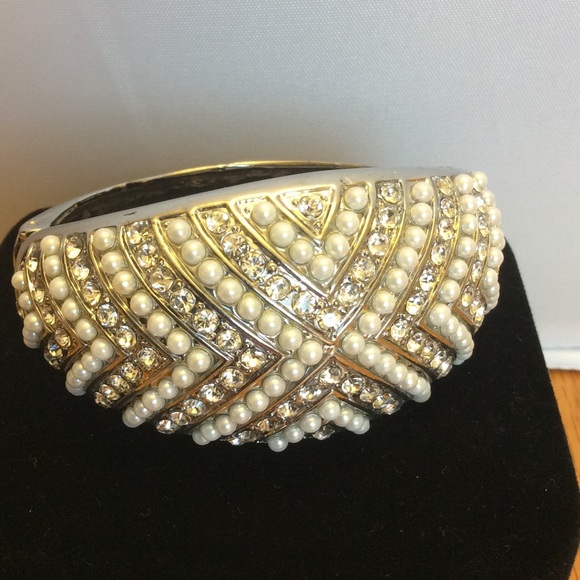 💢Pearl and Rhinestone Cuff💢