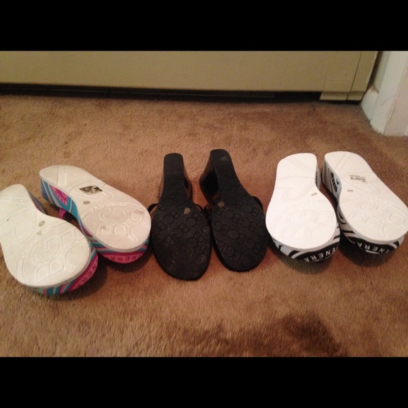 Lot of 3 pairs of BCBG shoes - Picture 2 of 4