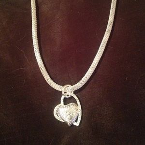 💢💢SOLD💢💢Silver heart necklace. Silver.