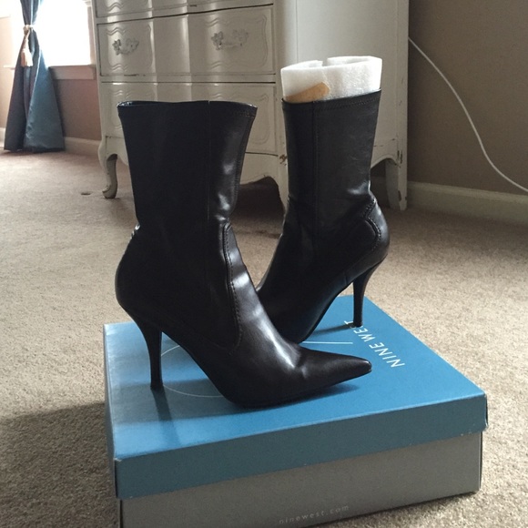Nine West Shoes - Nine West dark brown booties