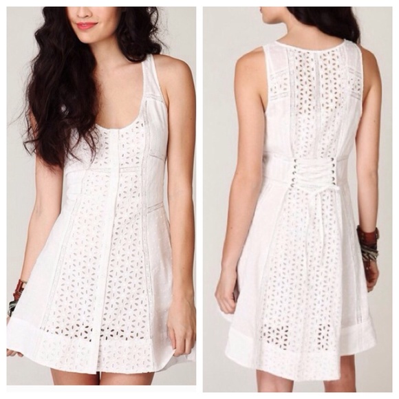 π΄SOLDπ΄ NWOT Free People White Eyelet Mini Dress - Picture 2 of 4