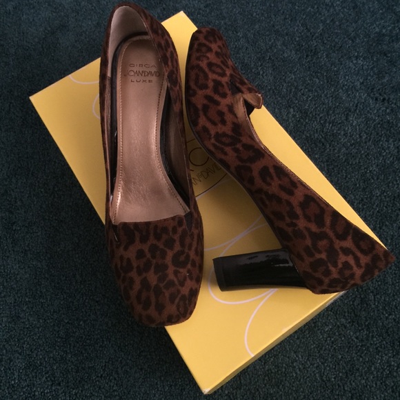 Joan & David Pumps