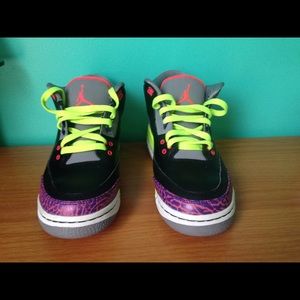 Girls Air Jordan 3 Retro Size 7y. EUC no box