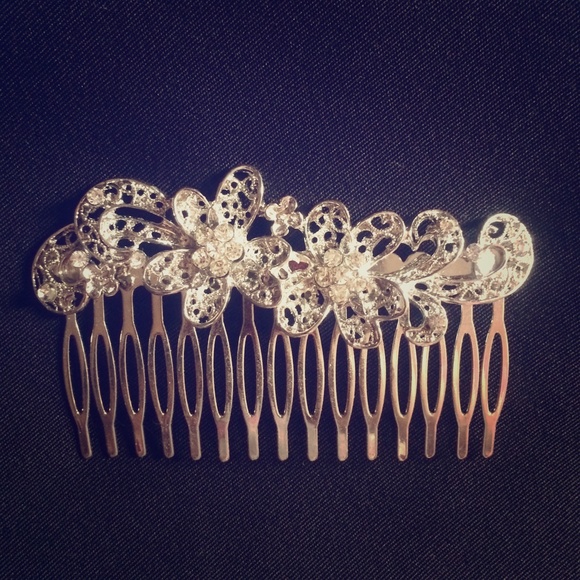 Silver hair comb