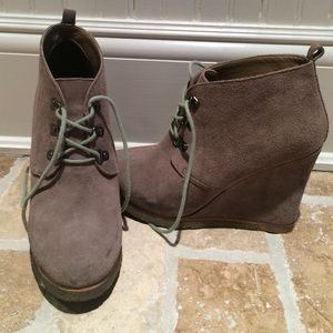Steve Madden size 9 wedge suede booties