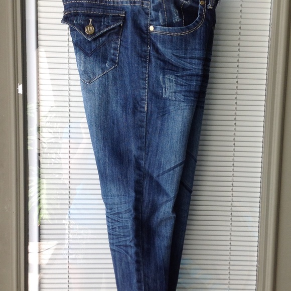 NV capris size 9 so cute and in mint condition!