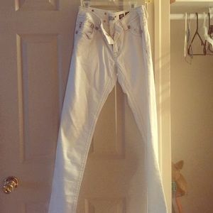 Beautiful white Miss Me skinny jeans