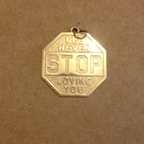 Jewelry - 14K Gold Love Pendant