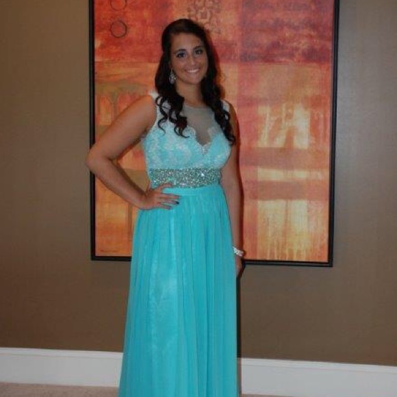 Only worn once! No stains or tears! Like brand new - Picture 2 of 2