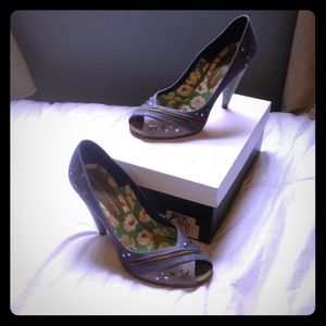 Marc by Marc Jacobs peep toe pumps