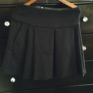 Black Zara basic pleated skirt