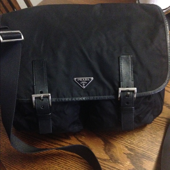 SOLD ✖️Authentic PRADA Messenger bag - Picture 1 of 4