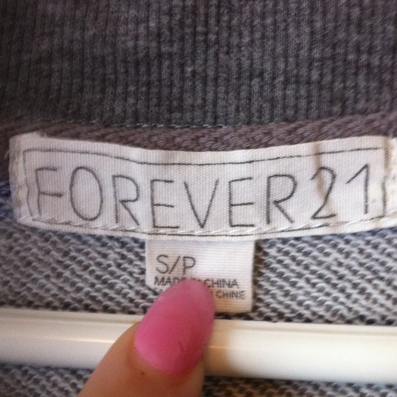 COMFY SWEATER!! - Picture 3 of 3