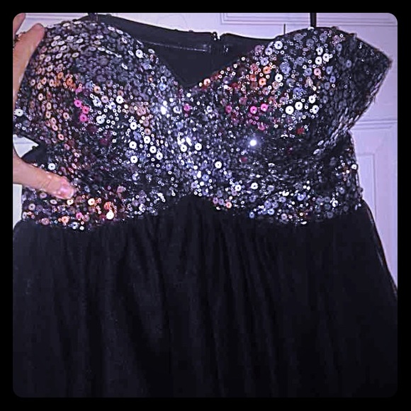 silver sequined and black homecoming/formal dress - Picture 1 of 3