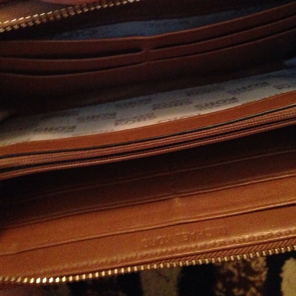 Authentic Michael kors wallet💕 - Picture 2 of 4