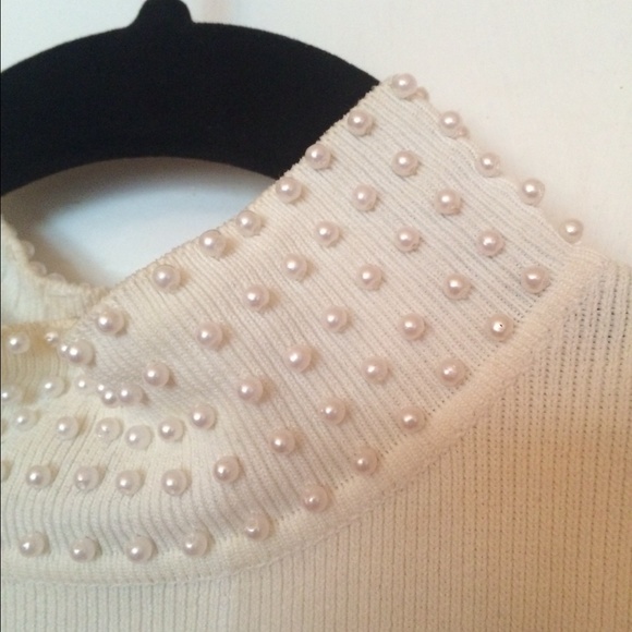 Knit Sleeveless Top with pearls - Picture 2 of 4