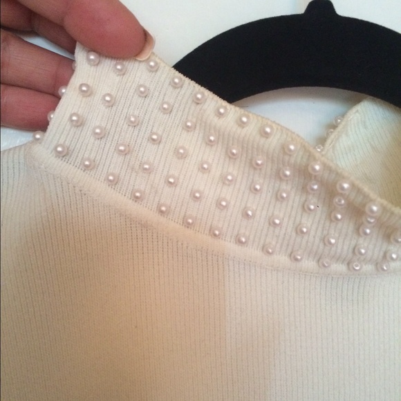 Knit Sleeveless Top with pearls - Picture 3 of 4