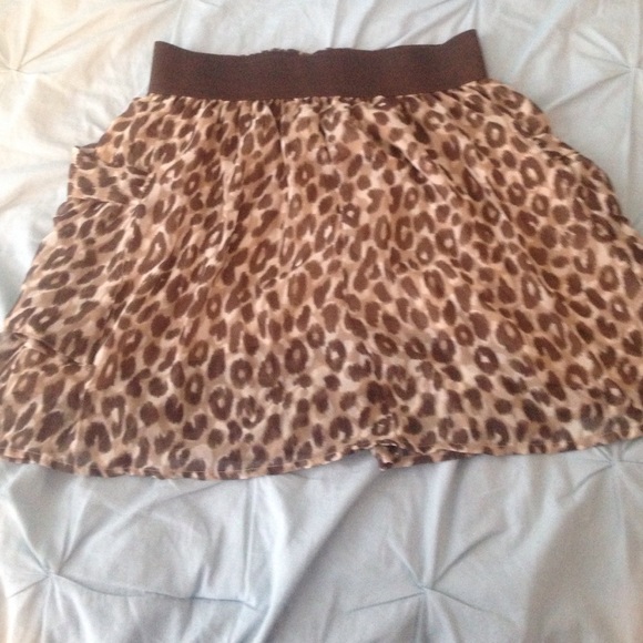 Cheetah print skirt - Picture 2 of 2