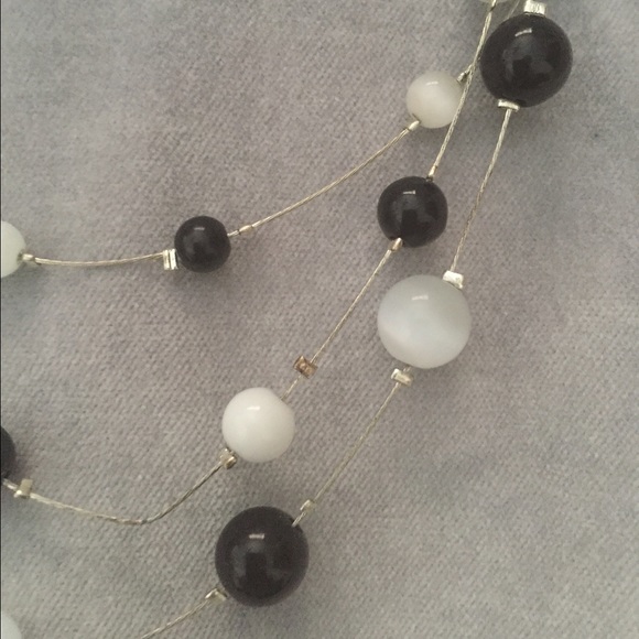 Reduced 3 strand silver necklace with beads - Picture 2 of 3