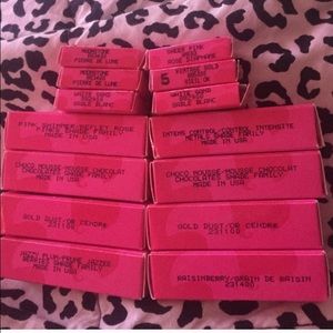 Purchasing listing 💛 8 lips 6 eye shadows