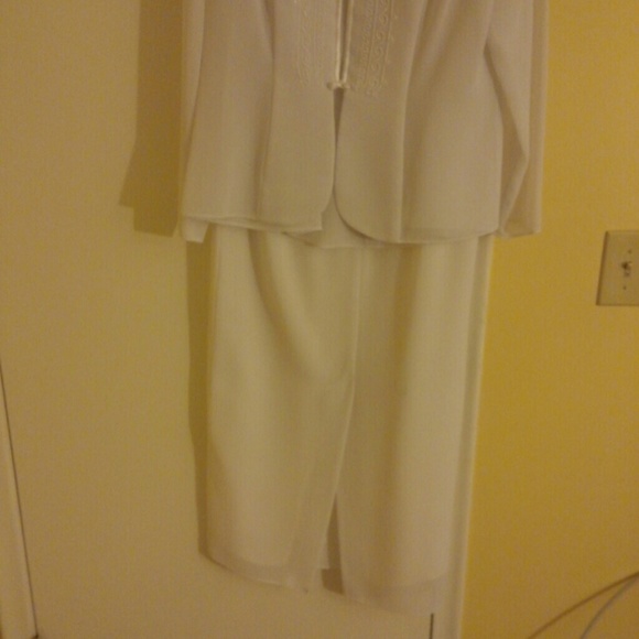 R &M Richards white formal dress with jacket - Picture 4 of 4