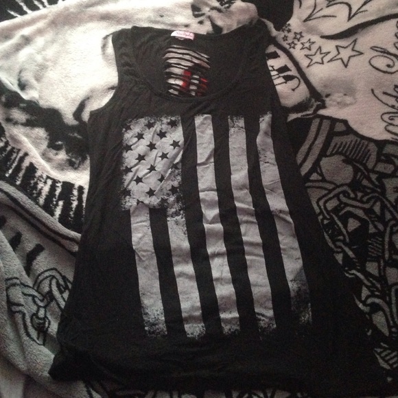 Black and white American flag top ⚪️◼️
