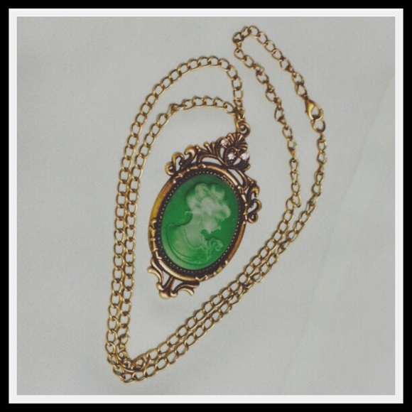beautiful green cameo pendant - Picture 2 of 4