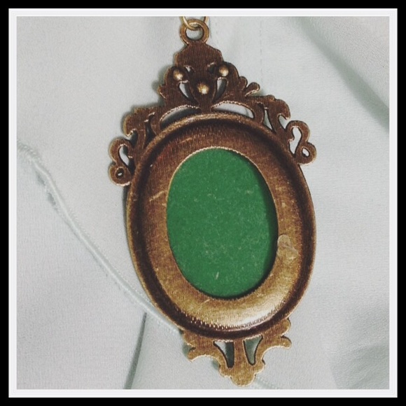 beautiful green cameo pendant - Picture 3 of 4