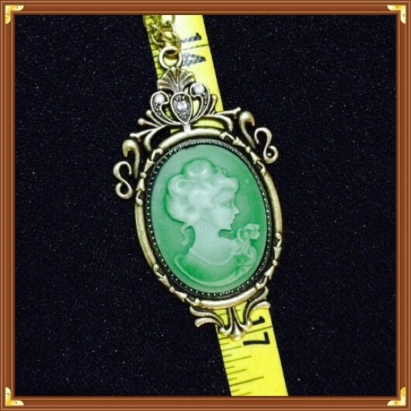 beautiful green cameo pendant - Picture 4 of 4