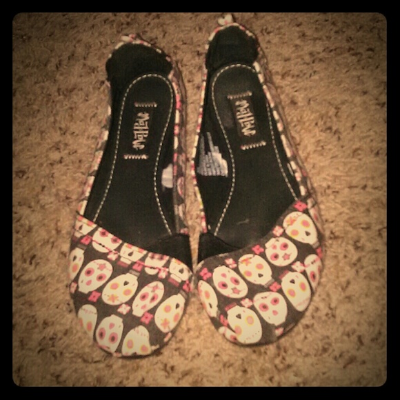 Skull print flats