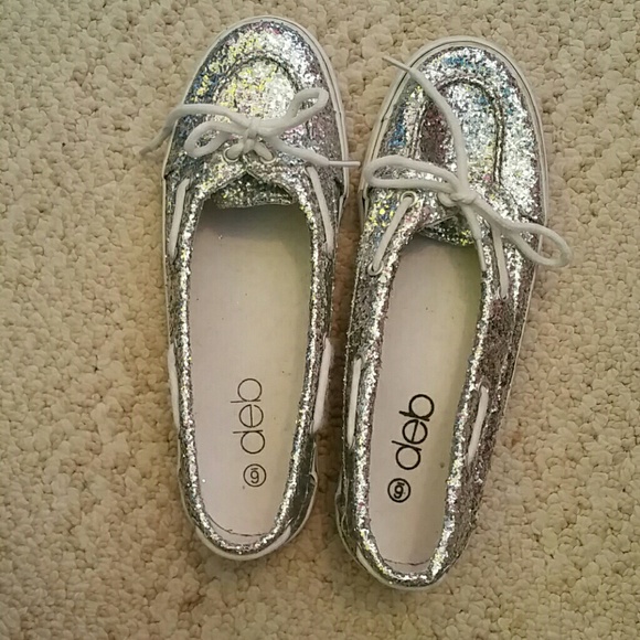 Size 6 Deb flats