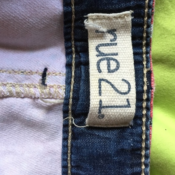 Shorts - Picture 2 of 3