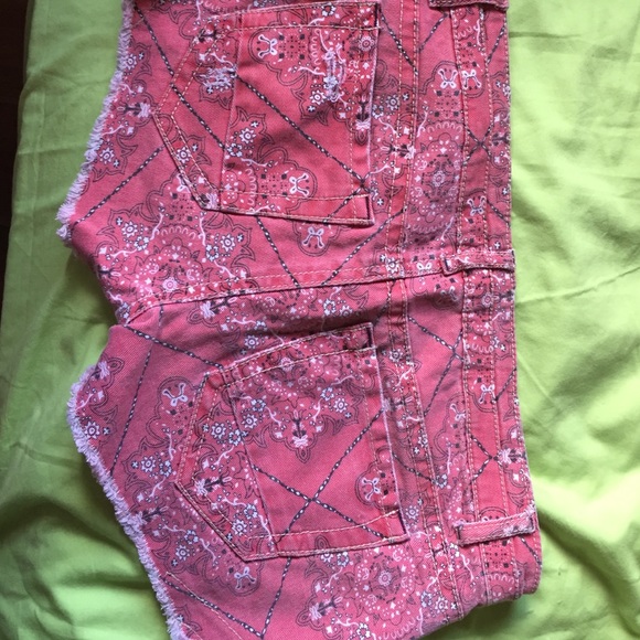 Shorts - Picture 3 of 3