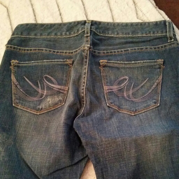 Women's destroyed Jeans - Picture 2 of 2