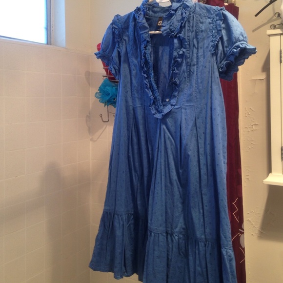 Blue dress (missing half a snap easily replaced) - Picture 1 of 4