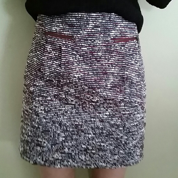 LOFT Charcoal & Burgundy Skirt NWT Size 00