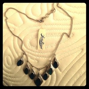 Blue feather neckless