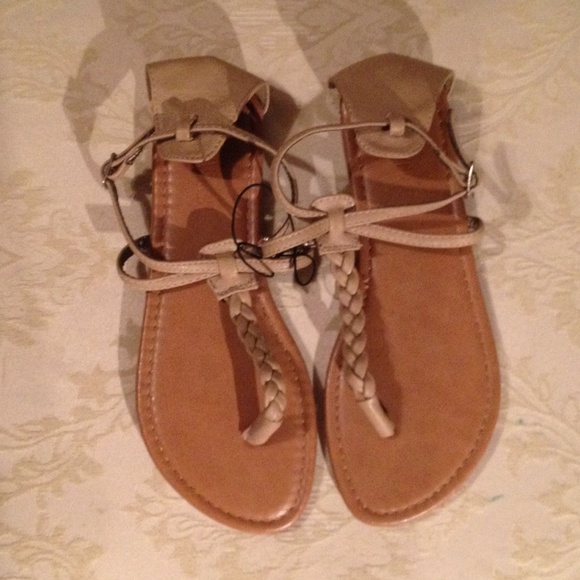 Forever 21 Shoes - ❌SOLD❌🔹NWOT🔹 Nude Sandals