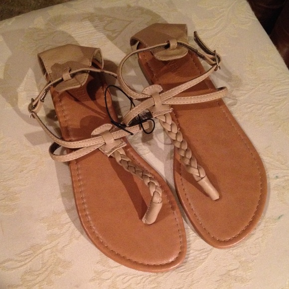 ❌SOLD❌🔹NWOT🔹 Nude Sandals - Picture 2 of 3