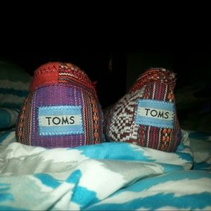 super cute Toms flats