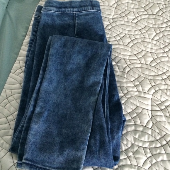 SOLD hollister jeggings - Picture 2 of 4