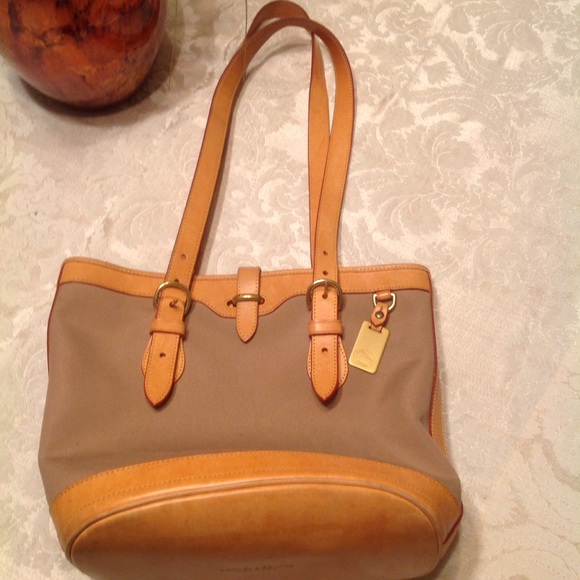 DOONEY BUCKET BAG