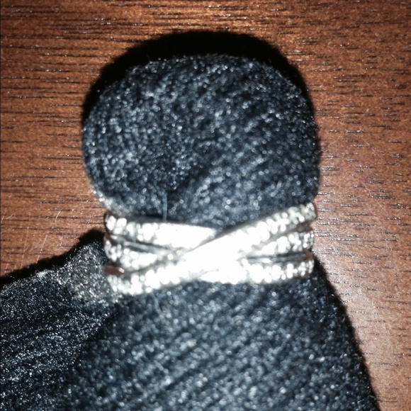 1/4 Ctw white gold highway ring Size 6.5 - Picture 1 of 2