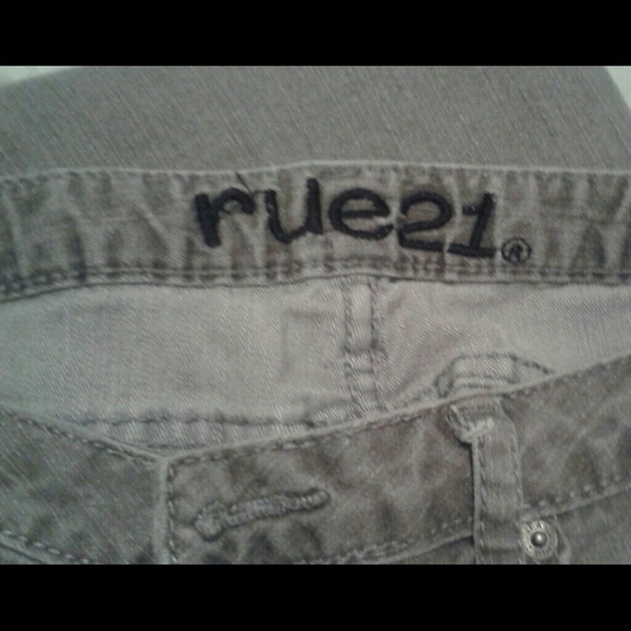 A Pair Of Very Nice Gray RUE21 Jeans - Picture 2 of 3