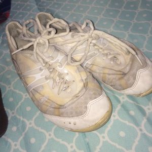 Nfinity vengeance cheer shoes