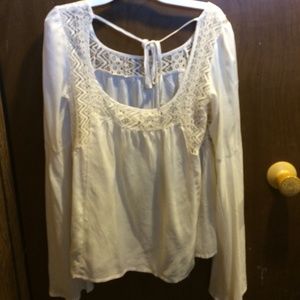 NWOT Bell sleeved LA hearts flowey shirt