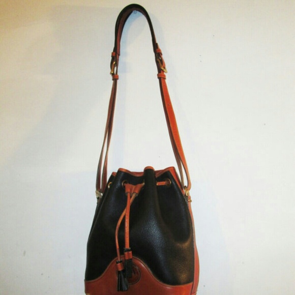 SOLD Vtg Dooney & Bourke Black Tan  Bucket Handbag - Picture 2 of 4