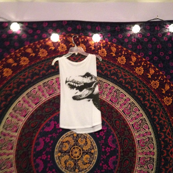 White tank - Picture 1 of 1