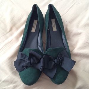 Vera Wang emerald bow flats size 10 $35🅿️🅿️